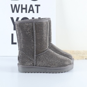 Nuevas <span class=keywords><strong>botas</strong></span> <span class=keywords><strong>Uggs</strong></span> de innovación para <span class=keywords><strong>mujer</strong></span>, <span class=keywords><strong>botas</strong></span> de nieve con adornos de cristal ostentosos con venta al por mayor de nuevos materiales - Product Image 1
