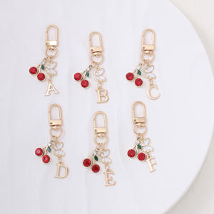 Charme <span class=keywords><strong>de</strong></span> casque Alphabet anglais AM; Accessoire <span class=keywords><strong>de</strong></span> décoration <span class=keywords><strong>de</strong></span> porte-clés <span class=keywords><strong>de</strong></span> voiture <span class=keywords><strong>de</strong></span> sac mignon <span class=keywords><strong>de</strong></span> cerise. - Product Image 3