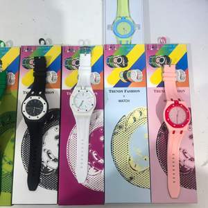 Orologio alla Moda di Tendenza con Tema Reale, Cinturino in Ceramica e Silicone Confortevole, Cassa Ottagonale, Set Orologio al Quarzo - Product Image 4