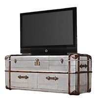 Réplique d'un coffre de rangement et d'un meuble TV en aluminium antique