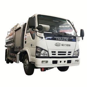 Camion-citerne <span class=keywords><strong>de</strong></span> ravitaillement 1SUZU, mini-citerne <span class=keywords><strong>de</strong></span> ravitaillement pour avions, camion <span class=keywords><strong>de</strong></span> distribution <span class=keywords><strong>de</strong></span> carburant, citerne <span class=keywords><strong>de</strong></span> ravitaillement pour hélicoptères 5000l, neuf à <span class=keywords><strong>prix</strong></span> réduit - Product Image 1