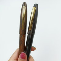 Stylo plume en bois d'apprentissage de bureau d'affaires