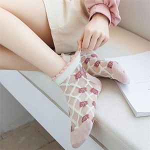 थोक क्रिस्टल ग्लास रेशम का फूल पैटर्न गर्मियों में पतली महिलाओं के टखने के मोजे - Product Image 2