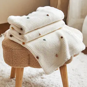 Luxus koreanische Säuglings kinder Schlaf decken Baumwoll wickel Baby Chunky Strick decke Trikot Mehrfarbige Strick decke mit Bobble