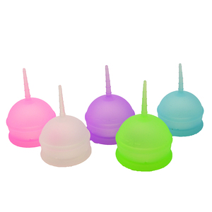 Copa Menstrual <span class=keywords><strong>de</strong></span> colección <span class=keywords><strong>de</strong></span> sangre <span class=keywords><strong>de</strong></span> período <span class=keywords><strong>de</strong></span> niñas plegables <span class=keywords><strong>de</strong></span> silicona médica femenina - Product Image 2