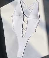 Stok baru 2024 2 warna pakaian renang Monokini punggung terbuka wanita seksi pakaian renang Brasil satu potong kaki tinggi