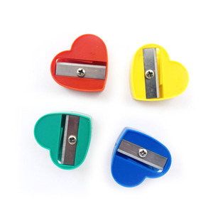 Sacapuntas de Plástico Mini Divertido en Forma de Corazón para Estudiantes, Sacapuntas Manual Portátil y Bonito para la Escuela y Oficina, en Caja - Product Image 3