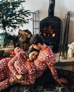 Conjunto de Pijamas de Natal para Família com Estampa de Alce Vermelho, Suporte para Dropshipping de 1 Peça (POD), Macacão de Bebê, Mockup Grátis, Pijamas Personalizados - Product Image 4