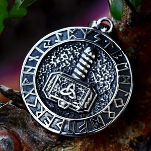Pendentif Serpent en Acier Inoxydable Doré Personnalisable, Design Géométrique pour Bijoux Viking Homme, Style Chrétien Classique, Vente en Gros - Product Image 4
