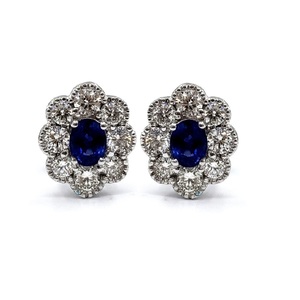 Boucles d'oreilles clous pour femme en or blanc massif 18 carats de Hong Kong, saphir bleu serti griffe, idéales pour fêtes, mariages, fiançailles, cadeau d'anniversaire - Product Image 1