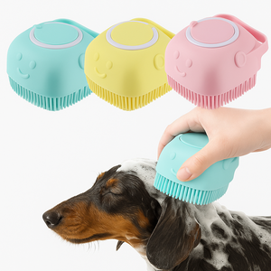 Venta al por mayor de cepillo de masaje de ducha de silicona portátil logotipo personalizado cepillos de baño para perros con champú para gatos para uso en el baño - Product Image 1