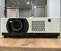Projecteur laser 8200 lumens avec 4K HDR pour les grandes salles de conférence et les installations d'auditorium professionnelles
