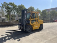 Chariot élévateur diesel 3000 kg avec moteur Isuzu, mât triple étage, déplaceur latéral, équipement de manutention pour entrepôt