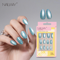 Fournisseur d'ongles haut de gamme Nailway, ongles press-on personnalisés de couleur bleu clair, forme amande, effet œil de chat, à coller sur les doigts