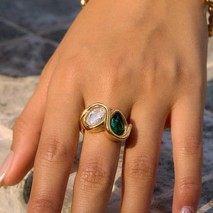 Anillo de Acero Inoxidable Chapado en Oro de 18K para Mujer, con <span class=keywords><strong>Dos</strong></span> Piedras de Circonia Cúbica Verde en Forma de Lágrima, Joyería Moderna y Elegante para Regalo - Product Image 1