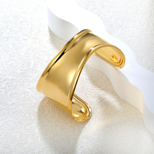 กำไลข้อมือสแตนเลสสตีลทรงเรขาคณิตแบบปรับได้ สไตล์ยุโรปอเมริกัน แฟชั่นสำหรับทุกเพศ ดีไซน์วงแหวนเรียบกว้าง - Product Image 4