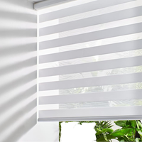 Stores Persilux modernes électriques sans fil blancs à motif zèbre pour fenêtres 22 po L x 64 po H, double couche, contrôle de la lumière jour/nuit, filtrant