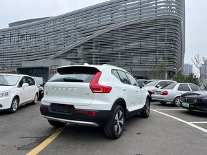 SUV compact de luxe 2025 Vo Lvo <span class=keywords><strong>XC40</strong></span> B4 TI 48V 5 sièges Luxe - Product Image 4