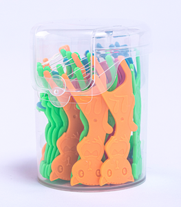 Cuidado Diario, 32 Palillos de Hilo Dental para Niños, Caja de Plástico, Material de Grado Alimenticio, Diseños Divertidos de Animales, Sabores para el Cuidado Bucal - Product Image 1