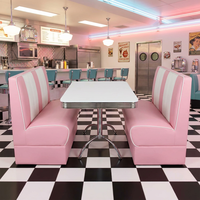 Ensemble de banquettes de style restaurant américain rétro avec cuir rose et blanc et table chromée