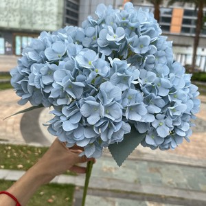 Hydrangea artificielle bleu clair à 5 têtes, hydrangea français, fleurs artificielles blanches pour mariage, décoration murale florale, vente directe d'usine - Product Image 4