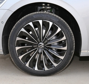 Auto Usado Phideon SAIC 380TSI Edición Premium Sedán 4 Puertas 5 Plazas Caja de Cambios Automática R18 Volante a la Izquierda Techo Panorámico de Cuero - Product Image 4