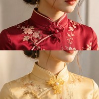 Bouton chinois haut de gamme, cordon en satin fin côtelé tissé en spirale et boucle symétriques, centre perlé, attache pour robe Cheongsam