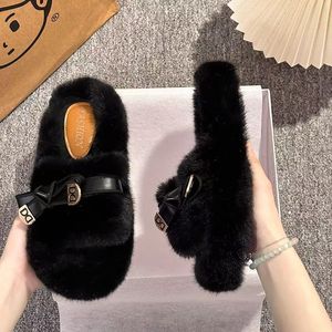 Chaussons d'intérieur doux et moelleux pour femmes, imprimés, à fourrure croisée, en peluche, pour la maison, vente en gros - Product Image 3