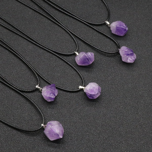Collier d'améthyste irrégulière, pierre de couleur violette naturelle, pendentif en Quartz, bijou de roche - Product Image 1