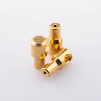 Poteau de câblage électrique à haute conductivité usiné CNC pour connecteur d'alimentation, avec broche terminale en laiton à pas variable et trou traversant