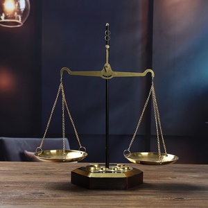 Bilancia Vintage Retrò Artigianale in Lega <span class=keywords><strong>di</strong></span> Zinco, Simbolo <span class=keywords><strong>di</strong></span> <span class=keywords><strong>Giustizia</strong></span> e Equità, Ornamento per Laurea, Matrimonio, Compleanno, per Vetrine - Product Image 2