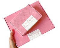 Carton ondulé imprimé avec logo personnalisé, boîte d'emballage de vêtements pliante découpée à l'emporte-pièce, boîte d'expédition d'expédition en relief