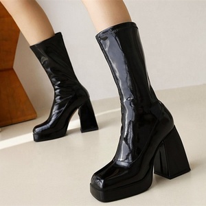 Botas de plataforma de moda para mujer, con patente, de media caña, punta cuadrada, para invierno, para exterior, sin cordones - Product Image 3