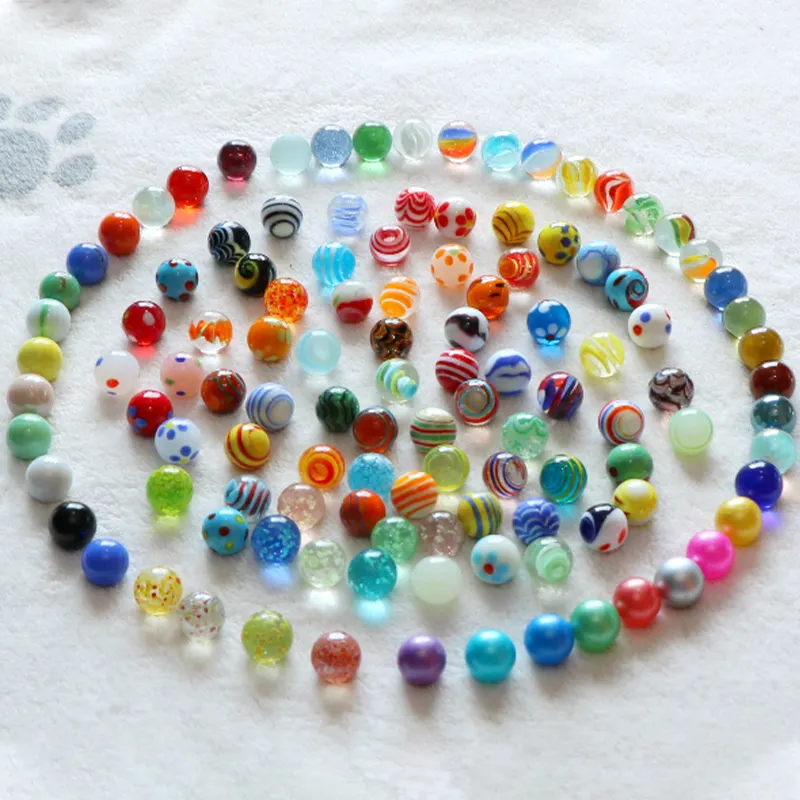 Une variété de billes de verre adaptées à l'artisanat de vase bureau aquarium cailloux d'aquarium décoration de pierres précieuses affichage de fleurs