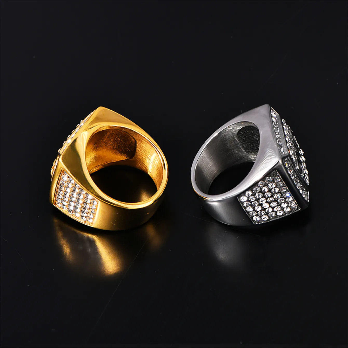 2023 Hiphop Vintage chapado en oro nuevo acero inoxidable con incrustaciones de circón corona rey anillo titanio acero anillo para hombres