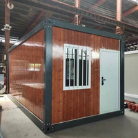 Maison conteneur préfabriquée moderne à prix abordable, très demandée, avec clôtures, confortable, à toit triangulaire