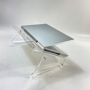 Expositor de Ropa Acrílico Transparente Moderno Personalizable a Precio de Fábrica, Soporte Ergonómico Independiente de Fácil Montaje - Product Image 1