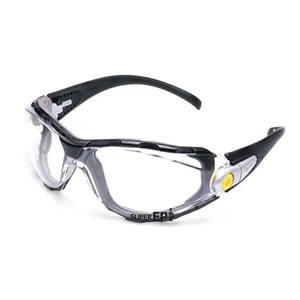 Delta Plus Pacaya LYVIZ <span class=keywords><strong>Lunettes</strong></span> <span class=keywords><strong>de</strong></span> <span class=keywords><strong>sécurité</strong></span> <span class=keywords><strong>à</strong></span> monture noire et verres transparents anti-buée pour une performance <span class=keywords><strong>de</strong></span> travail optimale - Product Image 1