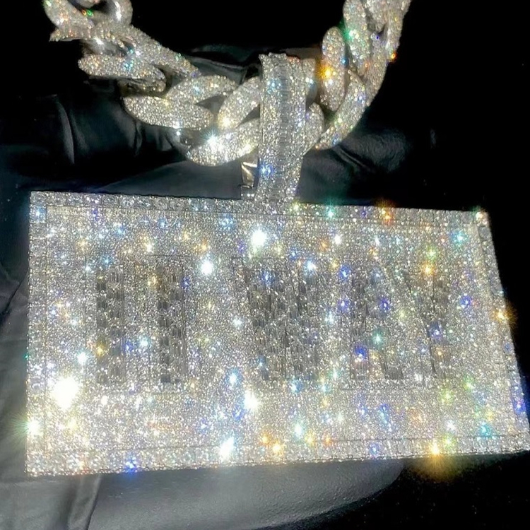 จี้ตัวอักษร C