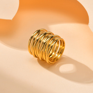 Bague large torsadée en acier inoxydable plaqué or 18 carats, style mode, multi-brins, empilable, pour usage quotidien et soirées - Product Image 4