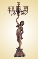 Une pièce de candélabre en laiton doré à l'or fin de style européen, à 5 bras, avec figurines de nymphes, pour la décoration intérieure et la religion
