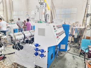 Extrusora de plástico PVC LDPE perfil autoadhesivo tira de datos supermercado precio etiqueta estante etiqueta titular que hace la máquina - Product Image 4