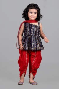 ชุดเสื้อทรงเอพิมพ์ลายดอกไม้ Titrit พร้อมกางเกงโดติและผ้าคลุมไหล่ - สีแดง - Product Image 1