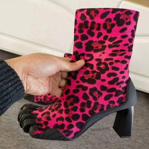 Botines de calcetín elástico con cinco puntas separadas para mujer, botines cortos tejidos con tacones cuadrados y Punta dividida de <span class=keywords><strong>estilo</strong></span> extraño, zapatos de moda - Product Image 3