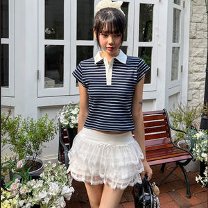 Jupe courte chic pour femme en tulle blanc doux avec empiècements en dentelle, à volants multicouches et coupe trapèze - Product Image 2