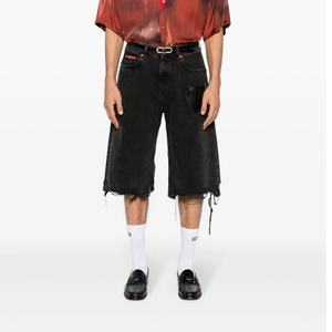 Pantalones Cortos de Mezclilla Personalizados para Hombre con Dobladillo Deshilachado, Botones con Logotipo Grabado y Parche - Product Image 1