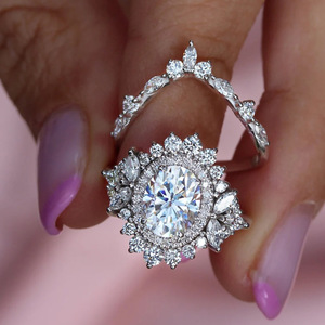 Ensemble de deux bagues élégantes pour couple, pour femme, bijoux de mariage luxueux et scintillants - Product Image 1