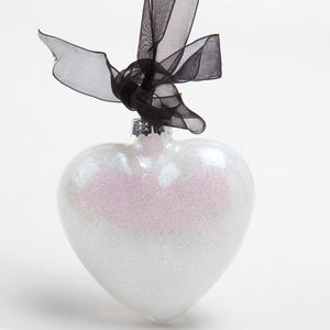 Esfera plana <span class=keywords><strong>de</strong></span> encaje <span class=keywords><strong>de</strong></span> corazón <span class=keywords><strong>de</strong></span> cristal colgante <span class=keywords><strong>de</strong></span> Navidad <span class=keywords><strong>de</strong></span> <span class=keywords><strong>vidrio</strong></span> <span class=keywords><strong>soplado</strong></span> a mano personalizado con polvo brillante decoración <span class=keywords><strong>de</strong></span> boda ecológica - Product Image 5