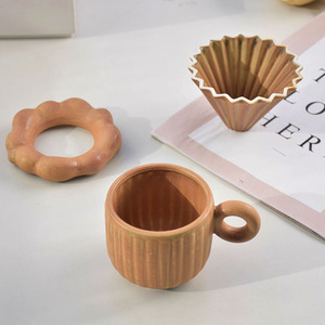 Niche Retro japonés creativo colgante oreja Latte arte cerámica taza de café platillo diseño novedoso para el té de la tarde y el desayuno - Product Image 1