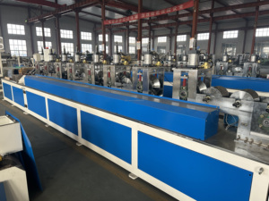 Machine de protection de bord à angle droit Panneau d'angle en papier de protection de bord faisant la machine Protecteur d'angle de bord faisant la machine - Product Image 6
